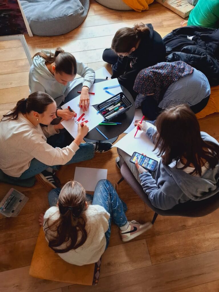 Okupljanje u RadiYo Active Zenica - preuzeto s Facebook profila RYA Ze